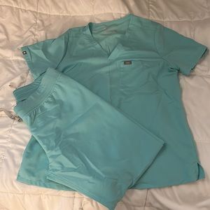 Figs Large Catarina Top and Medium Petite Livingston Basic Bottoms